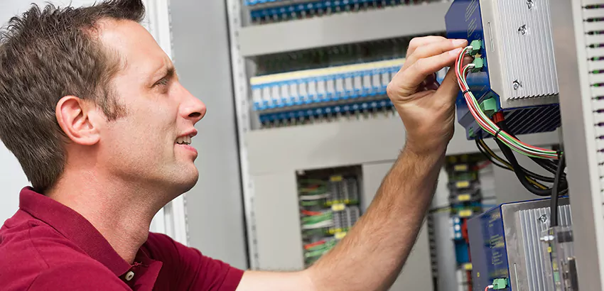 Offshore and Petroleum Facility Electrician in Lowell